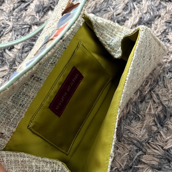 Chic Woven Shoulder Bag with Pastel Details - Picture 7 of 11